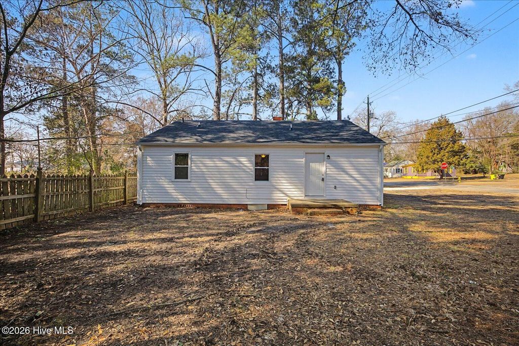 Photo of 810 N Lee Street, Whiteville, NC 28472 (MLS # 100554181)