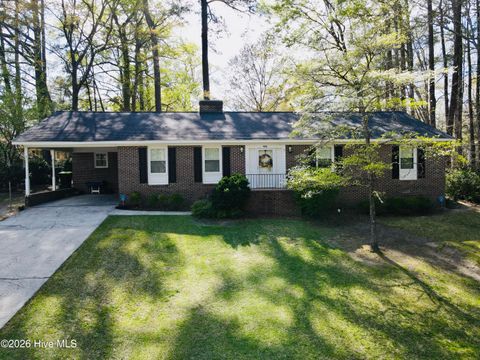 Homes For Sale - 903 E Woodlawn Drive<br/> Williamston, NC 27892