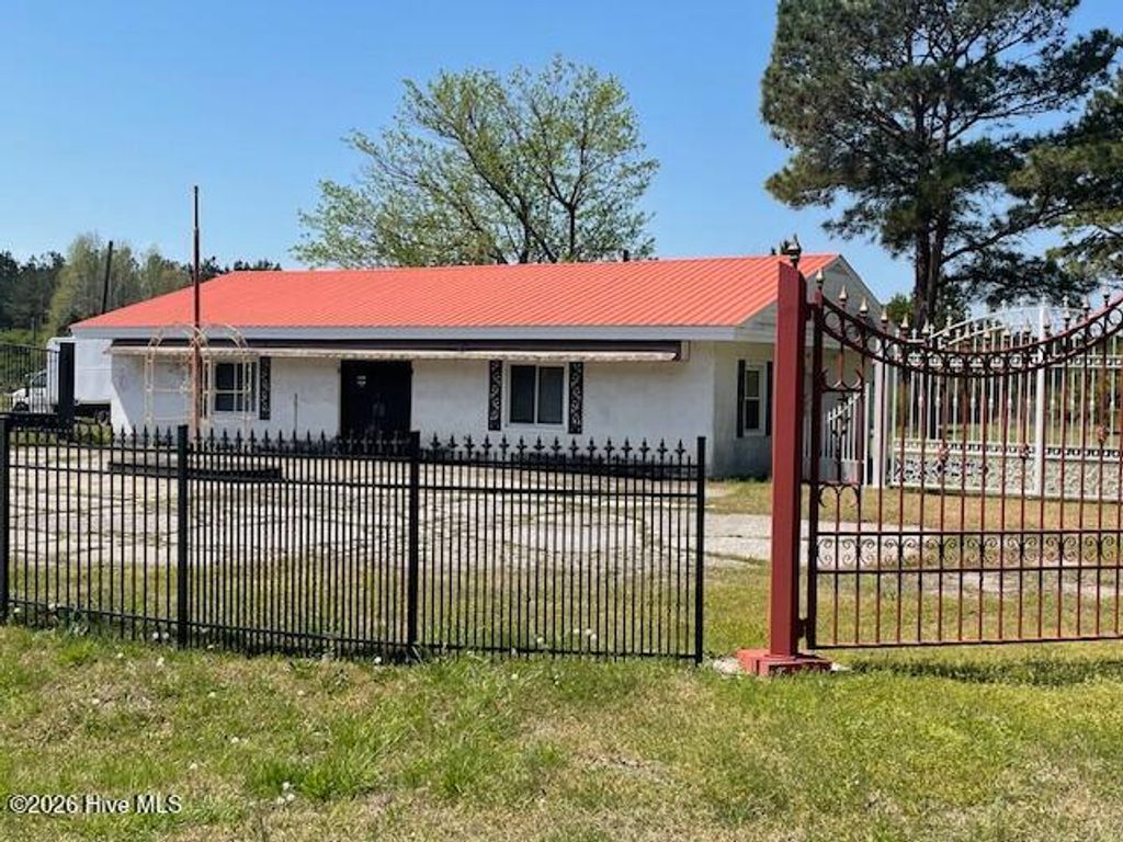 Photo of 17838 Nc 131 Highway, Bladenboro, NC 28320 (MLS # 100563335)