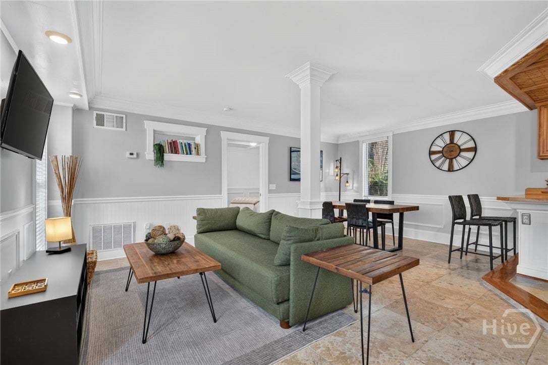 1010 E Victory Drive E1