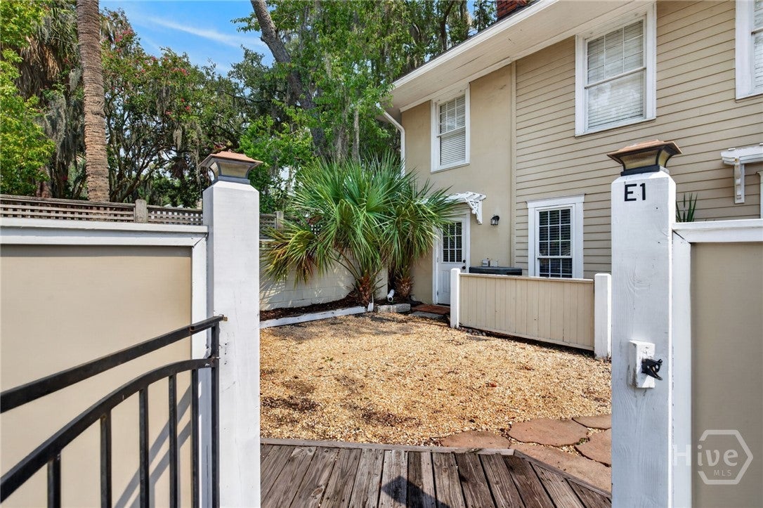 1010 E Victory Drive E1