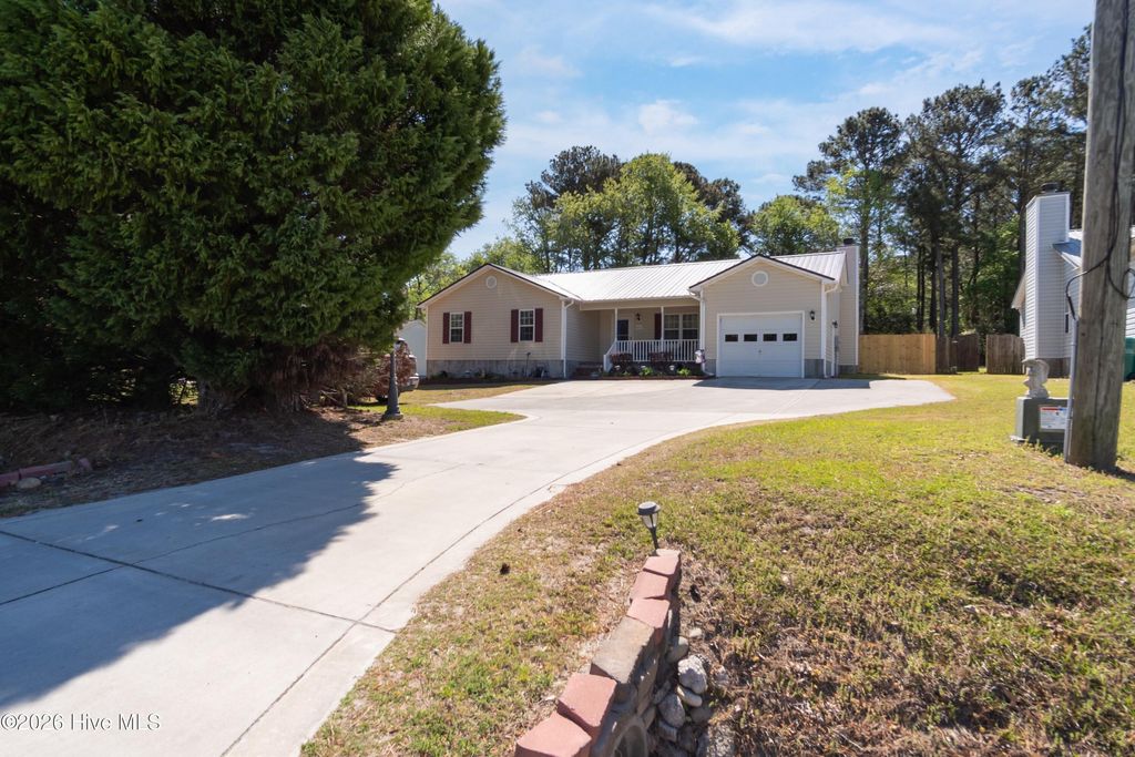 Photo of 623 Queens Creek Road, Hubert, NC 28539 (MLS # 100564108)