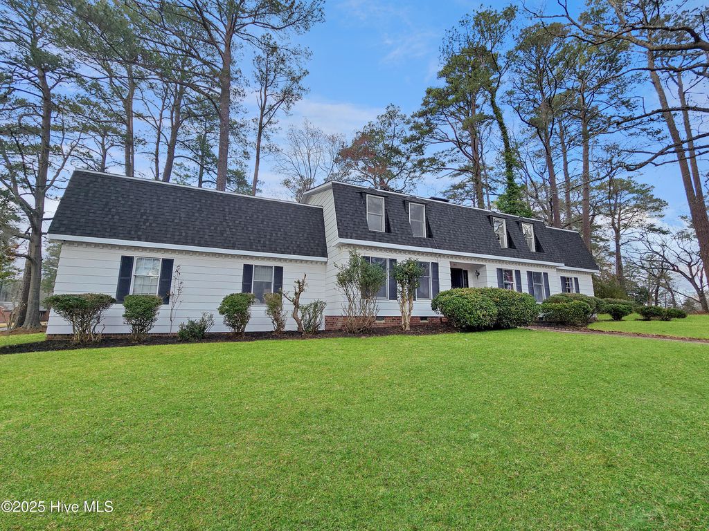Photo of 203 Crescent Drive, Windsor, NC 27983 (MLS # 100552277)