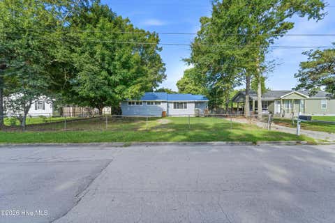 Tiny photo for 613 Elm Street, Jacksonville, NC 28540 (MLS # 100598045)