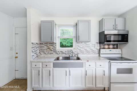 Tiny photo for 613 Elm Street, Jacksonville, NC 28540 (MLS # 100598045)