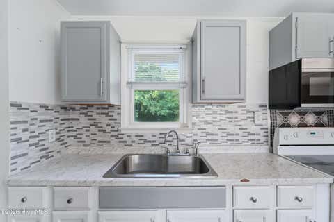 Tiny photo for 613 Elm Street, Jacksonville, NC 28540 (MLS # 100598045)