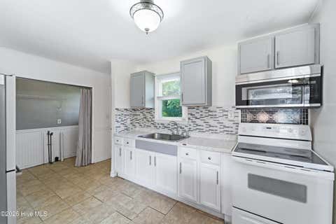 Tiny photo for 613 Elm Street, Jacksonville, NC 28540 (MLS # 100598045)