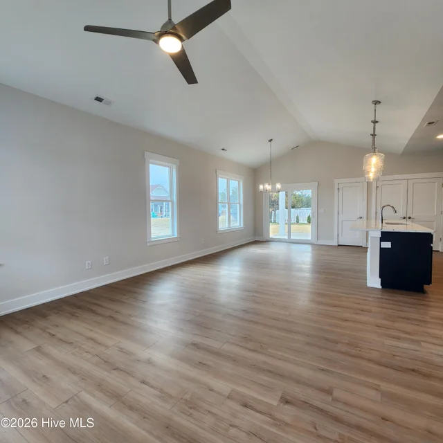 102 Bridge View Drive S, photo 2 of 25