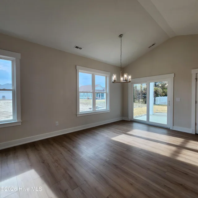 102 Bridge View Drive S, photo 5 of 25