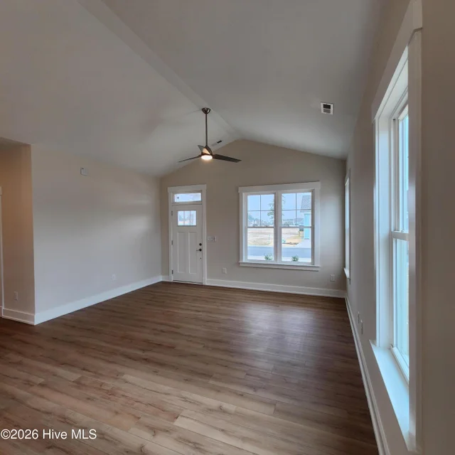 102 Bridge View Drive S, photo 3 of 25