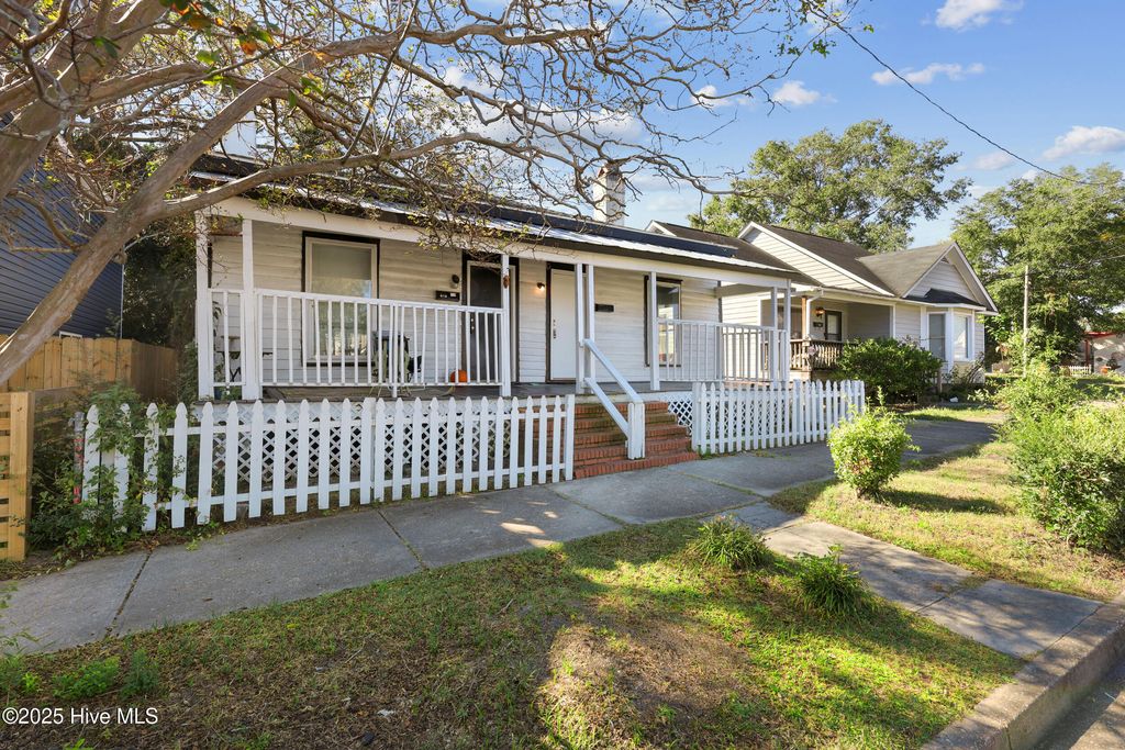 Photo of 818 Hanover Street, Wilmington, NC 28401 (MLS # 100538840)