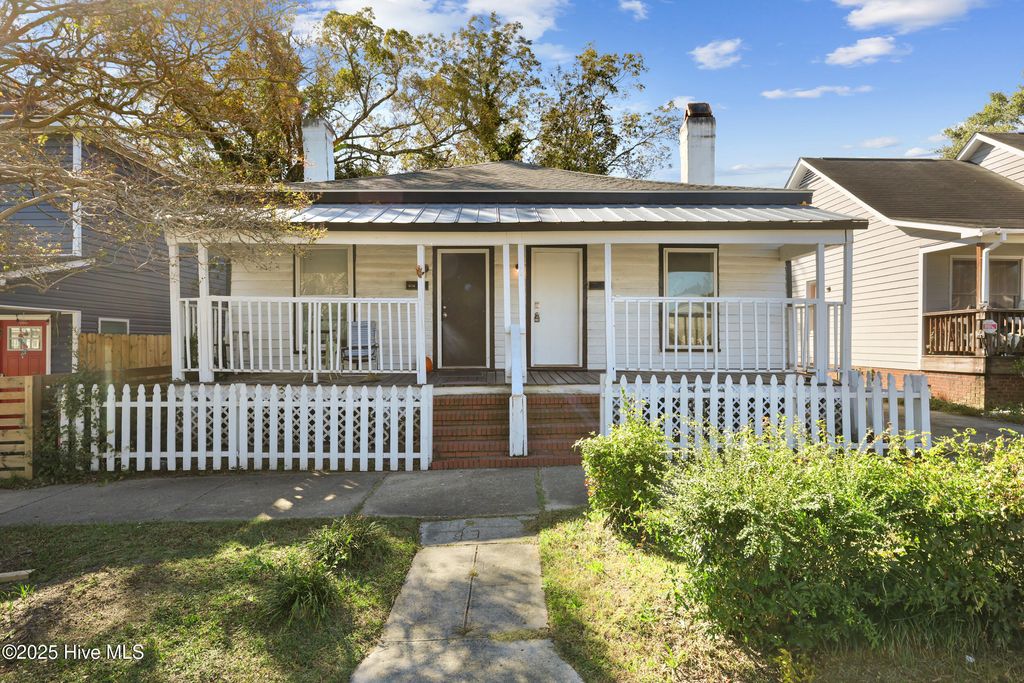 Photo of 818 Hanover Street, Wilmington, NC 28401 (MLS # 100538840)