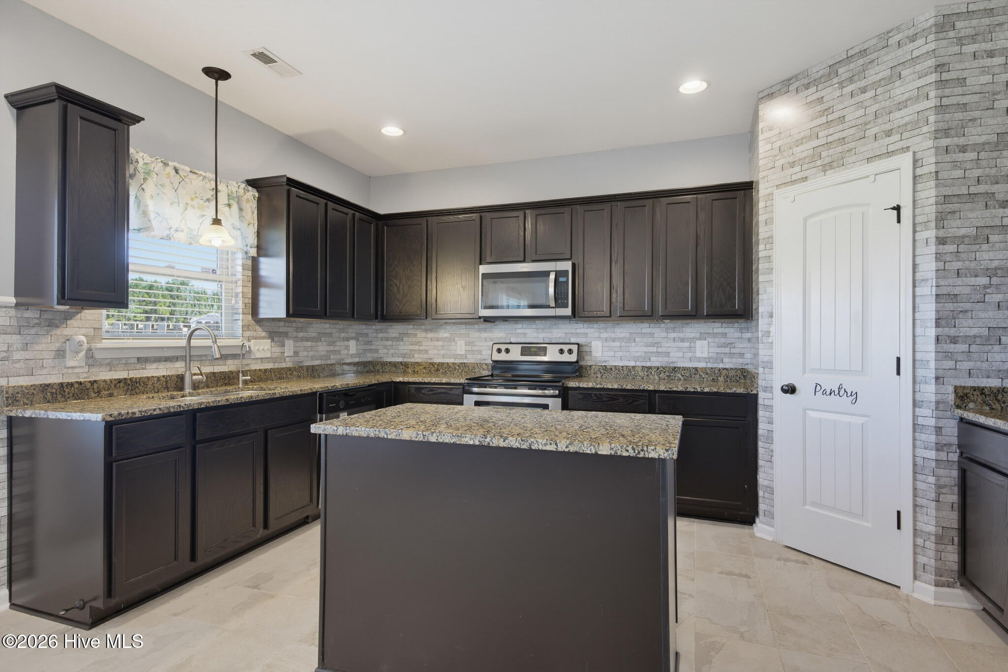 304 SW Plantation Drive