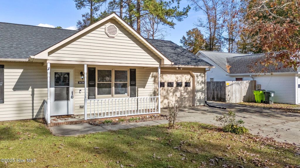 Photo of 3434 Preakness Place, New Bern, NC 28562 (MLS # 100542312)