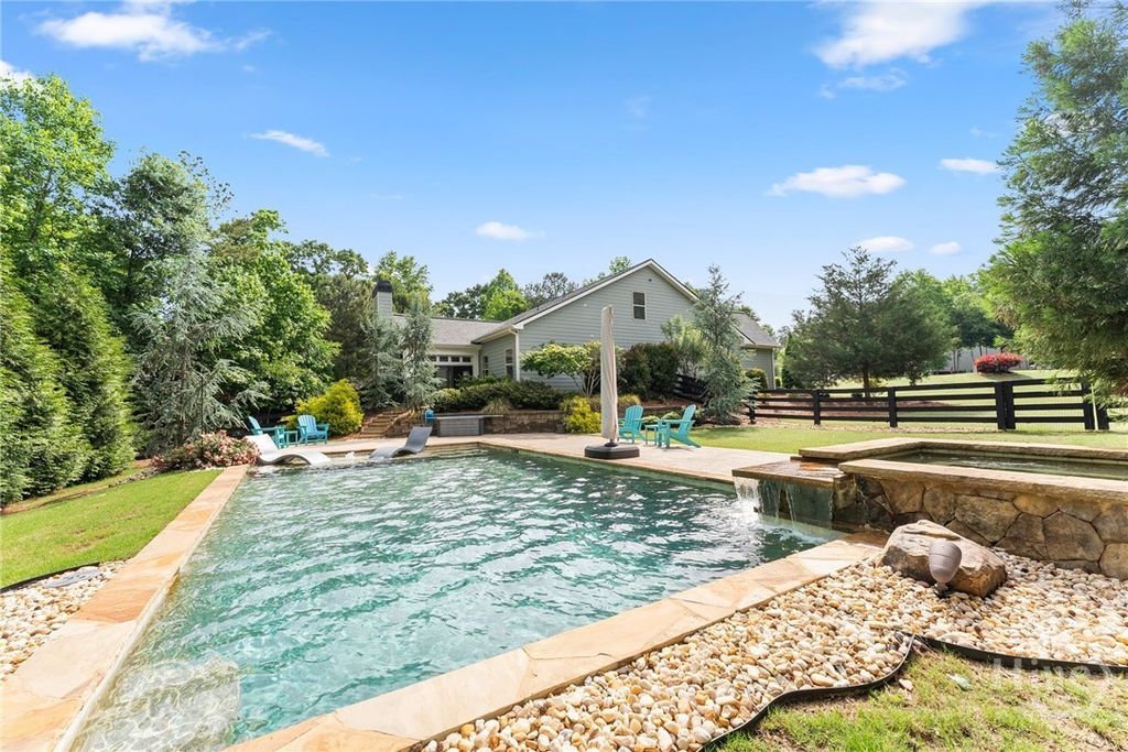 Photo of 300 Bryce Avenue, Jefferson, GA 30549 (MLS # CL357073)