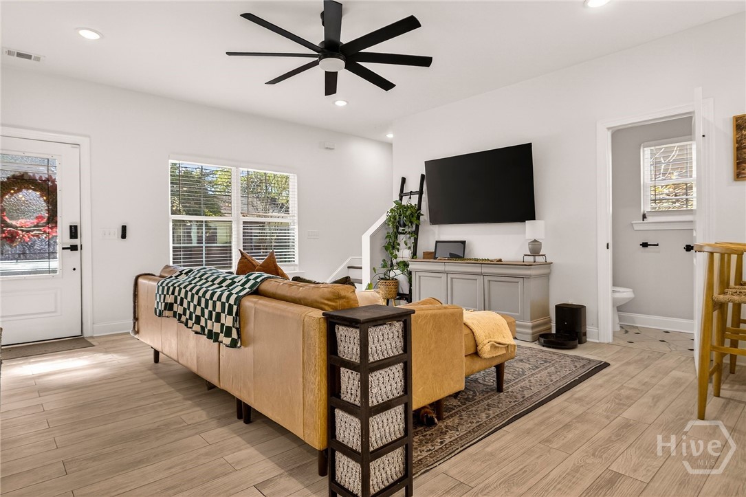 1306 E Waldburg Street