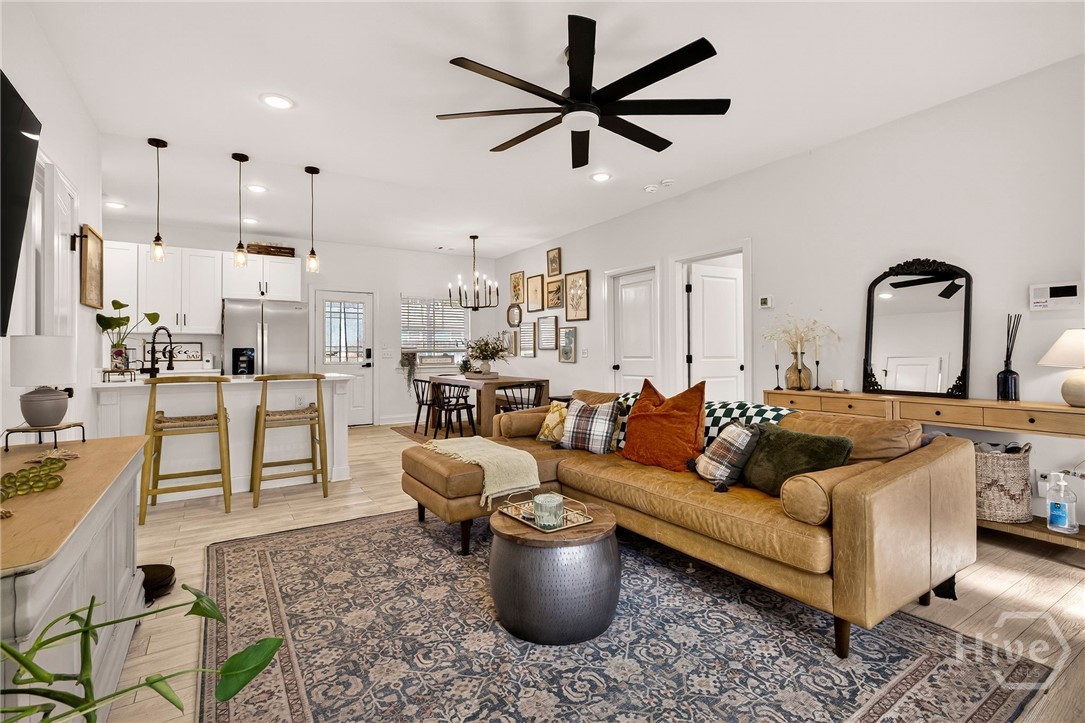 1306 E Waldburg Street