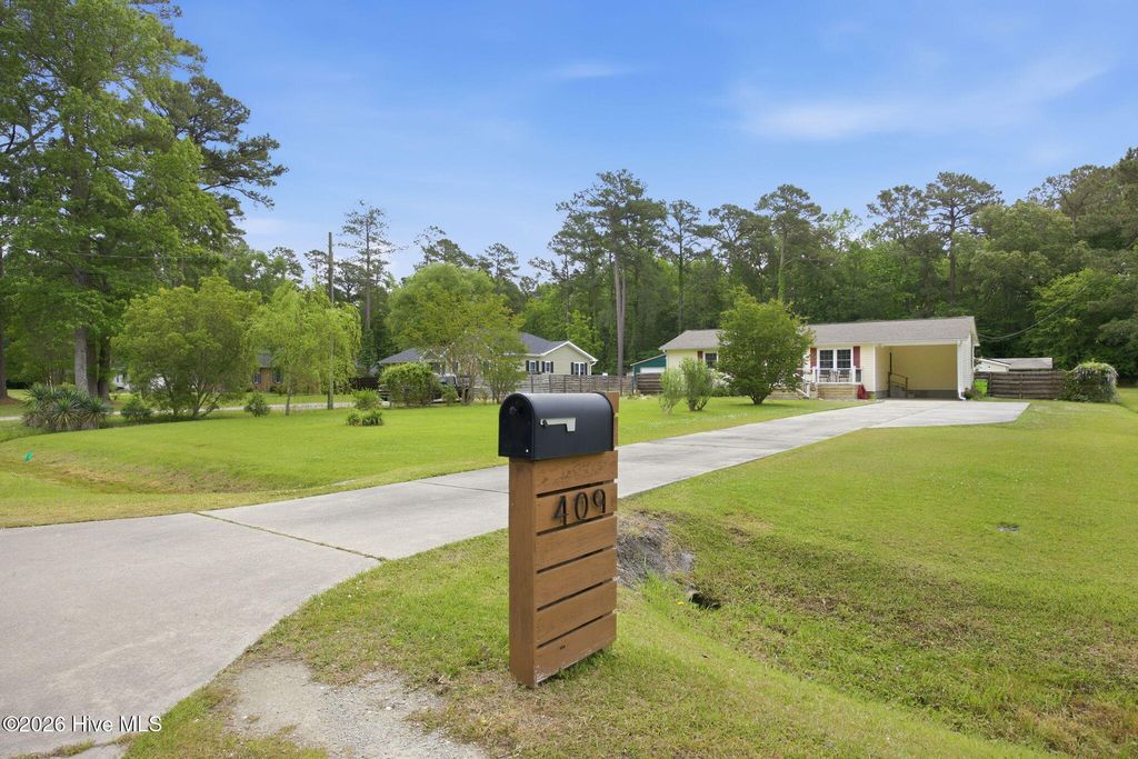 Photo of 409 Bradford Drive, New Bern, NC 28560 (MLS # 100570781)
