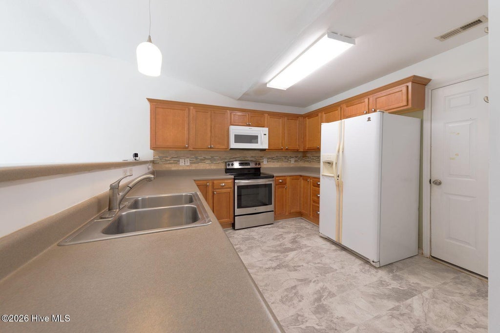 Photo of 110 Crooked Run Drive, New Bern, NC 28560 (MLS # 100610645)