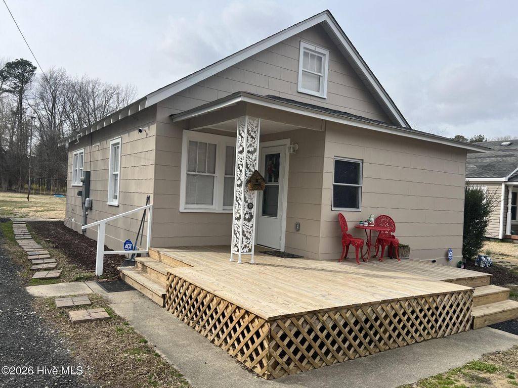 Photo of 1001 Parsonage Street, Elizabeth City, NC 27909 (MLS # 100556415)