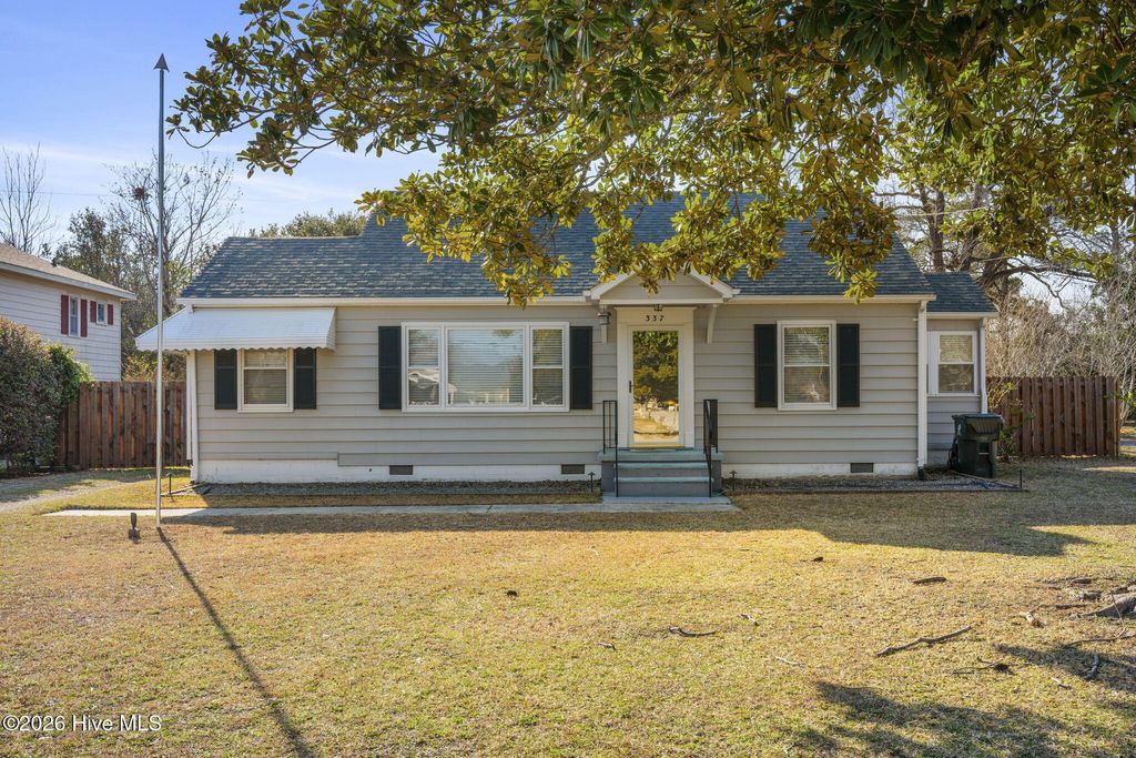 Photo of 337 Chatham Street, Newport, NC 28570 (MLS # 100557588)