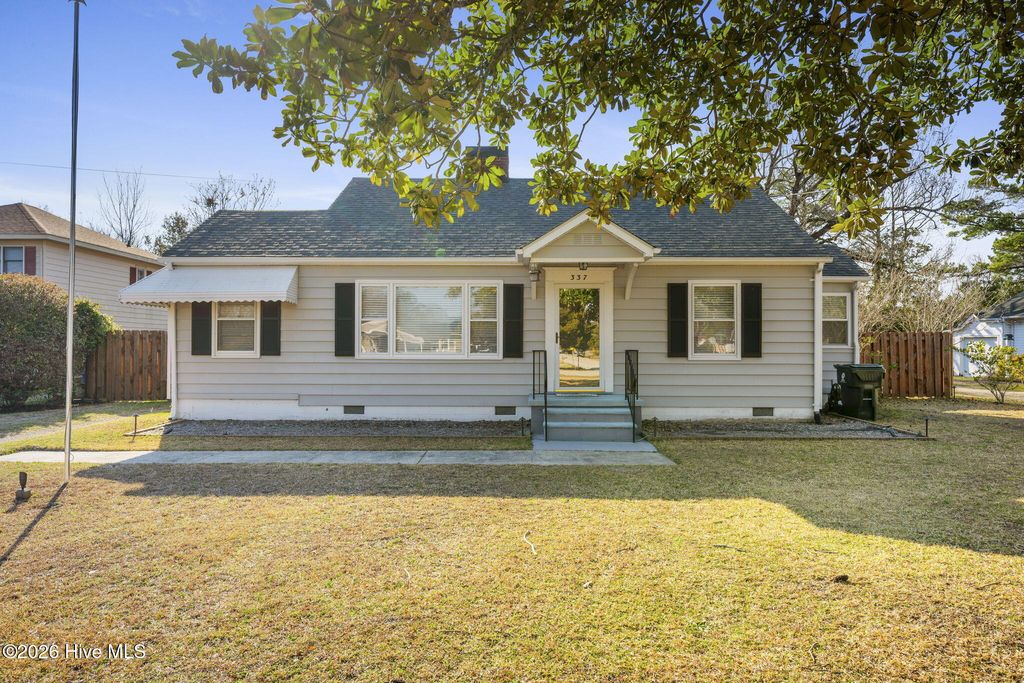 Photo of 337 Chatham Street, Newport, NC 28570 (MLS # 100557588)