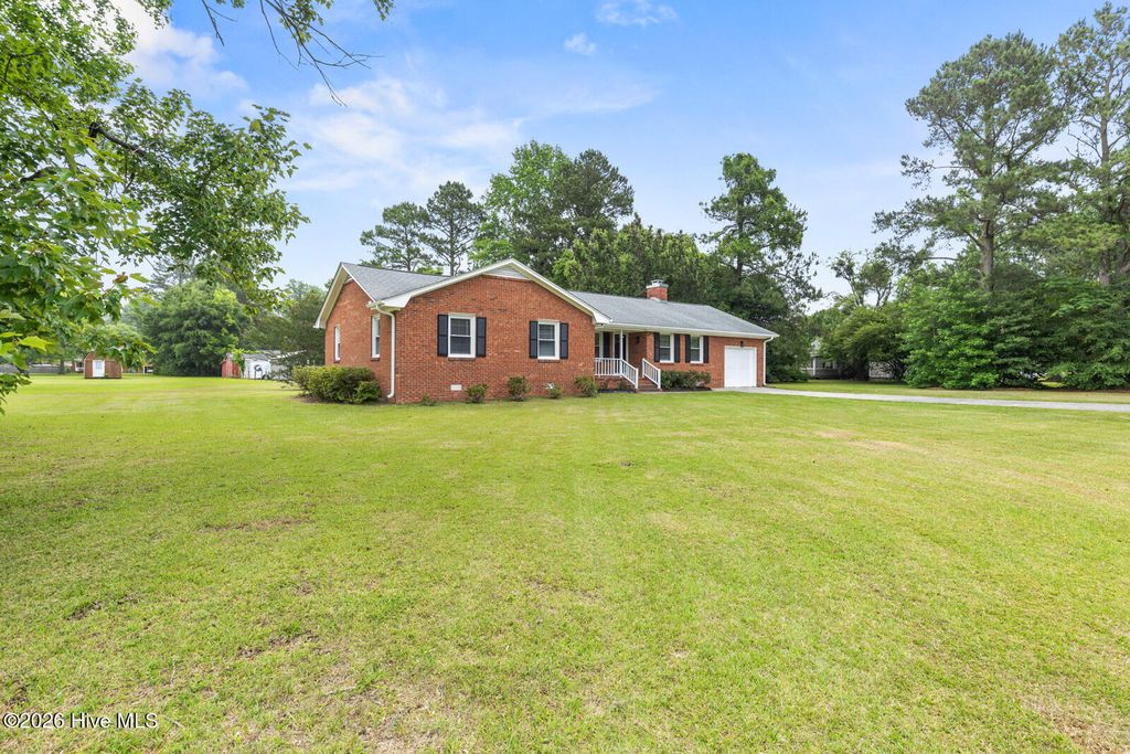 Photo of 103 Drury Lane, New Bern, NC 28560 (MLS # 100576371)
