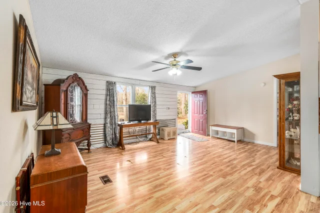 559 Grandy Road, photo 5 of 17