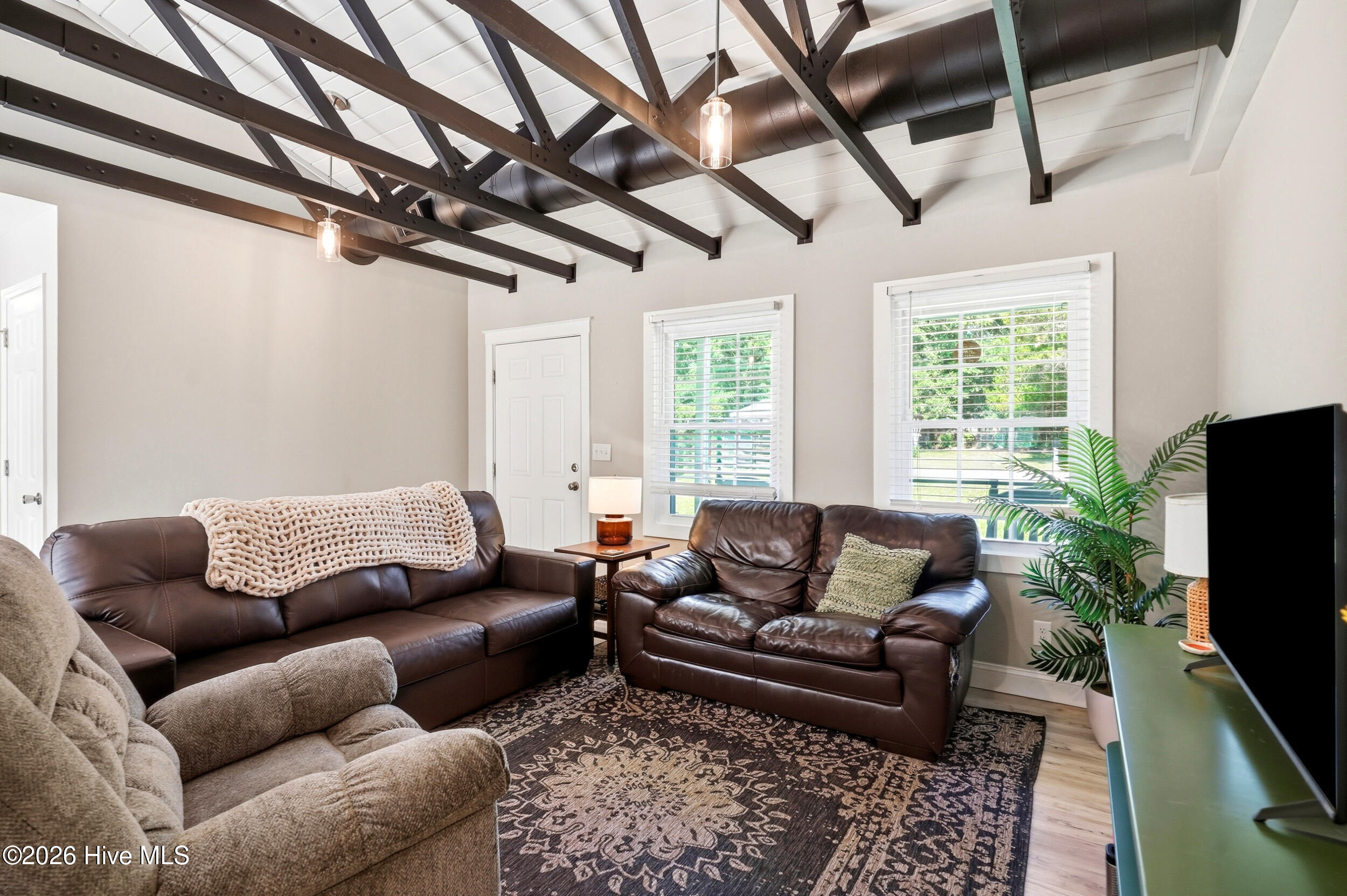 5021 Ilex Drive