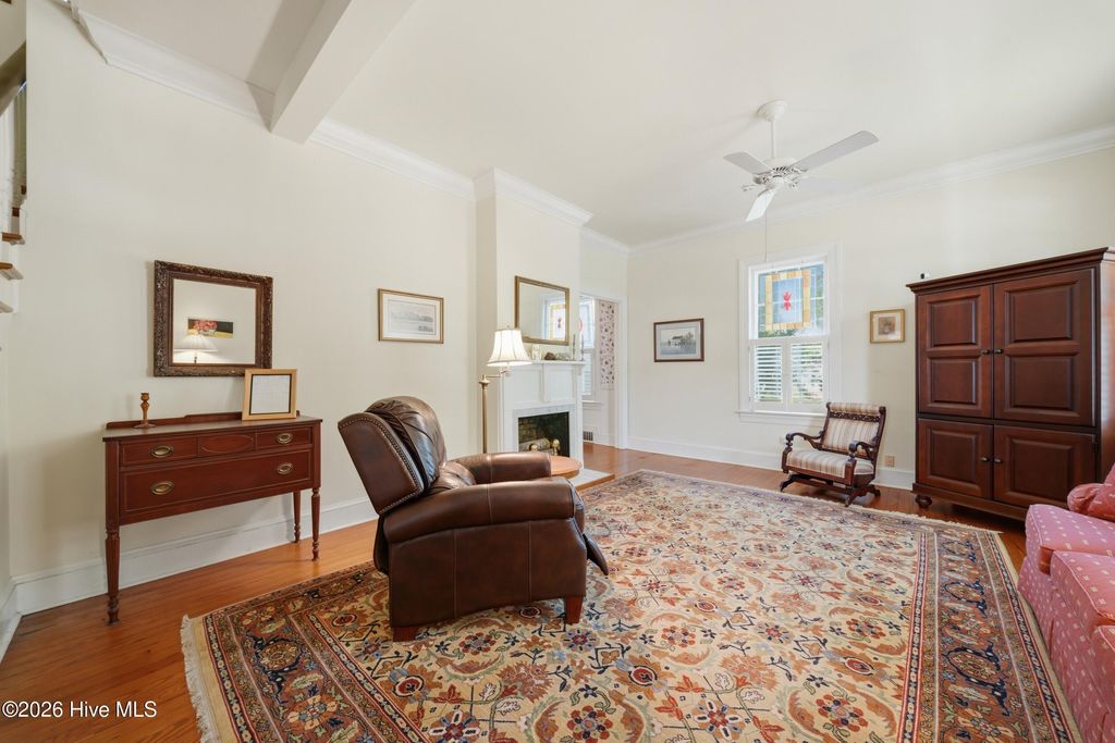 Photo of 215 E Queen Street, Edenton, NC 27932 (MLS # 100569636)