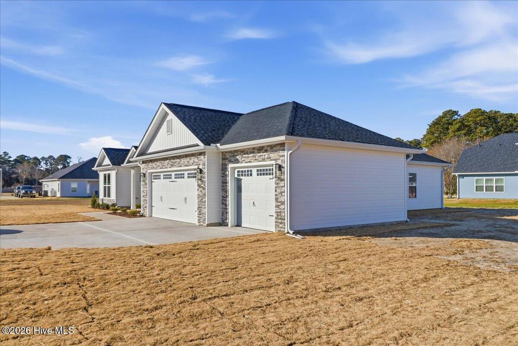 Photo of 103 Manchester Court, La Grange, NC 28551 (MLS # 100547381)