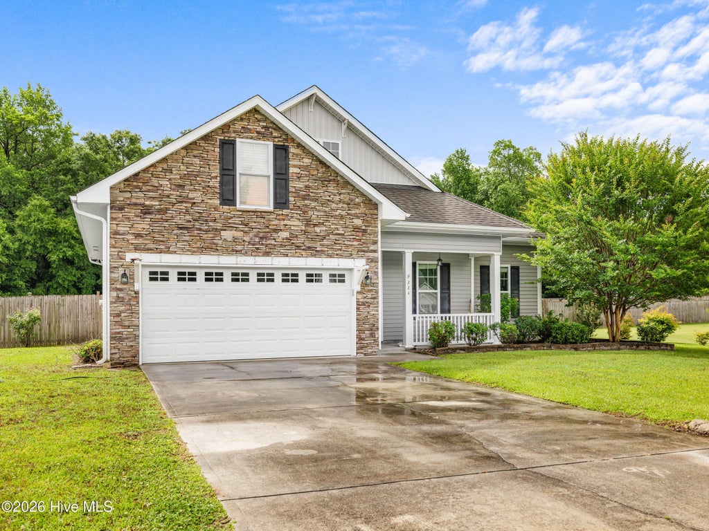 Photo of 224 Blue Creek Farms Drive, Jacksonville, NC 28540 (MLS # 100578971)