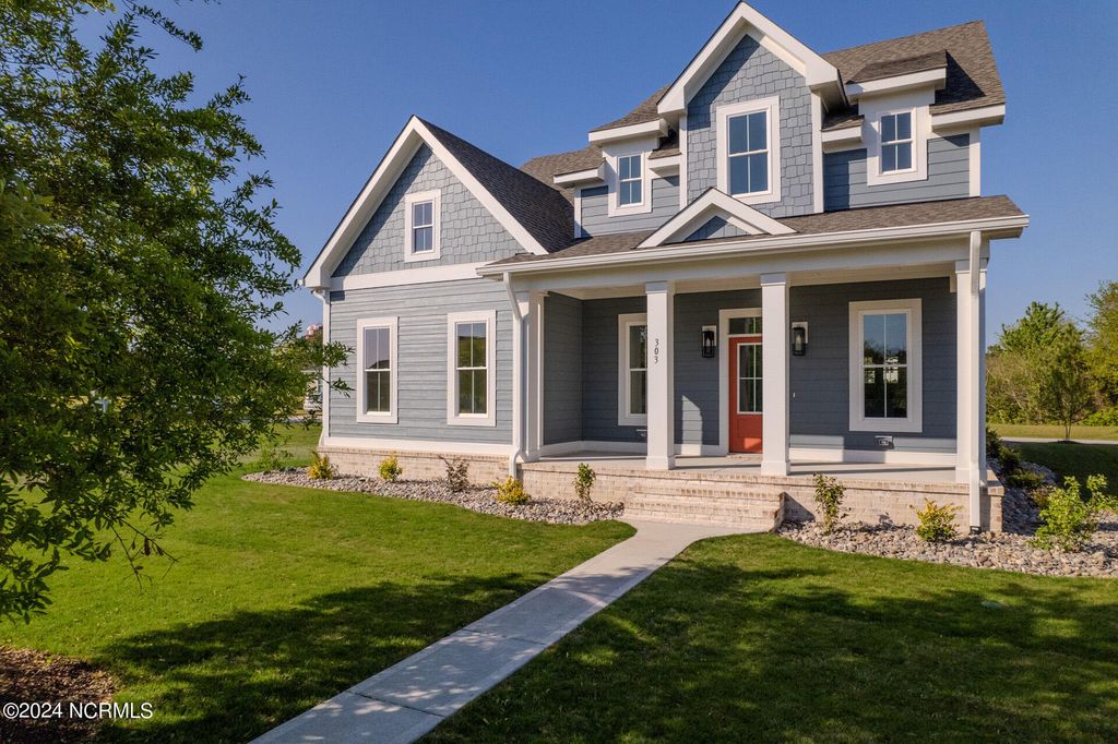 Photo of 303 Cannonsgate Drive, Newport, NC 28570 (MLS # 100554797)