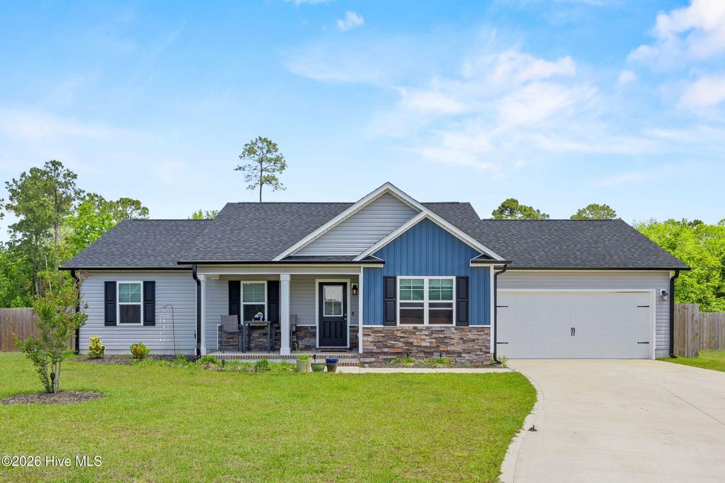 Photo of 811 E Warner Court, Hubert, NC 28539 (MLS # 100571832)