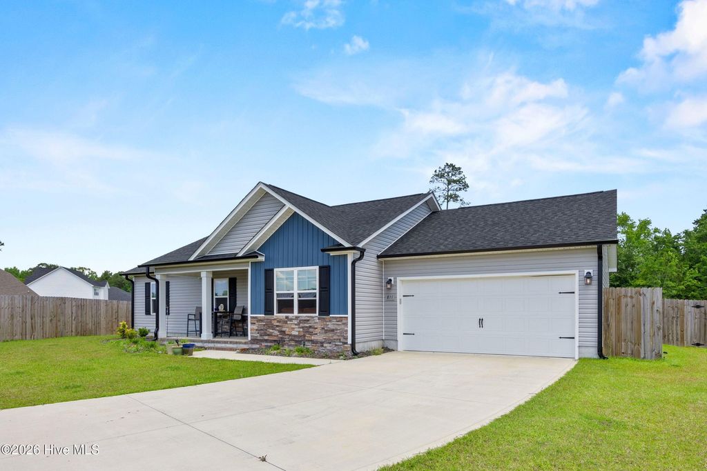 Photo of 811 E Warner Court, Hubert, NC 28539 (MLS # 100571832)