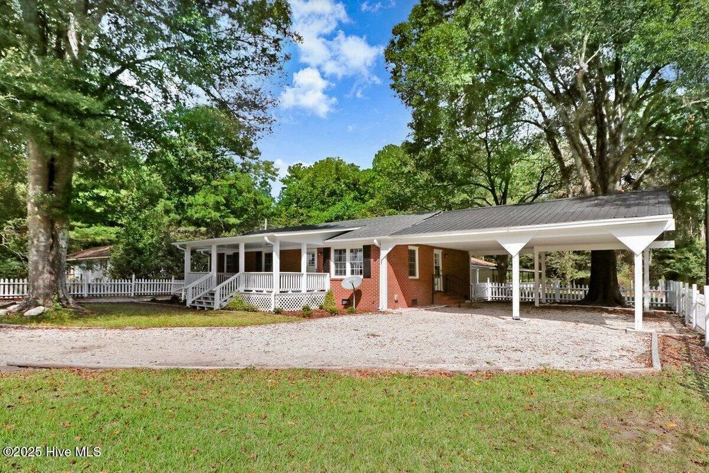 Photo of 1856 Old Mill Road, Wallace, NC 28466 (MLS # 100534407)