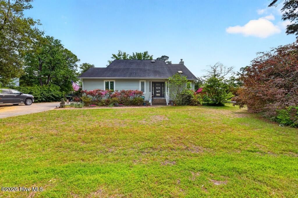 Photo of 312 Channel Run Drive, New Bern, NC 28562 (MLS # 100563974)