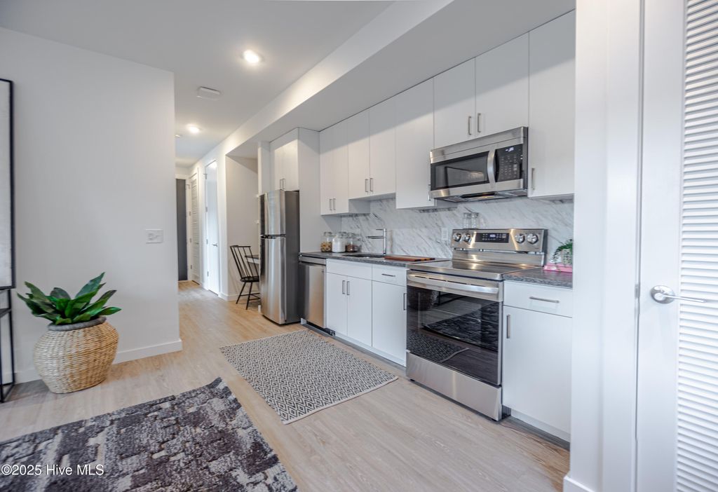 Photo of 1102 Castle Street #202, Wilmington, NC 28401 (MLS # 100552444)