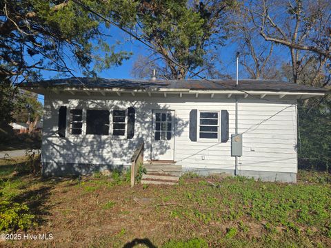 Homes For Sale - 103 W Long Street<br/> Hamilton, NC 27840