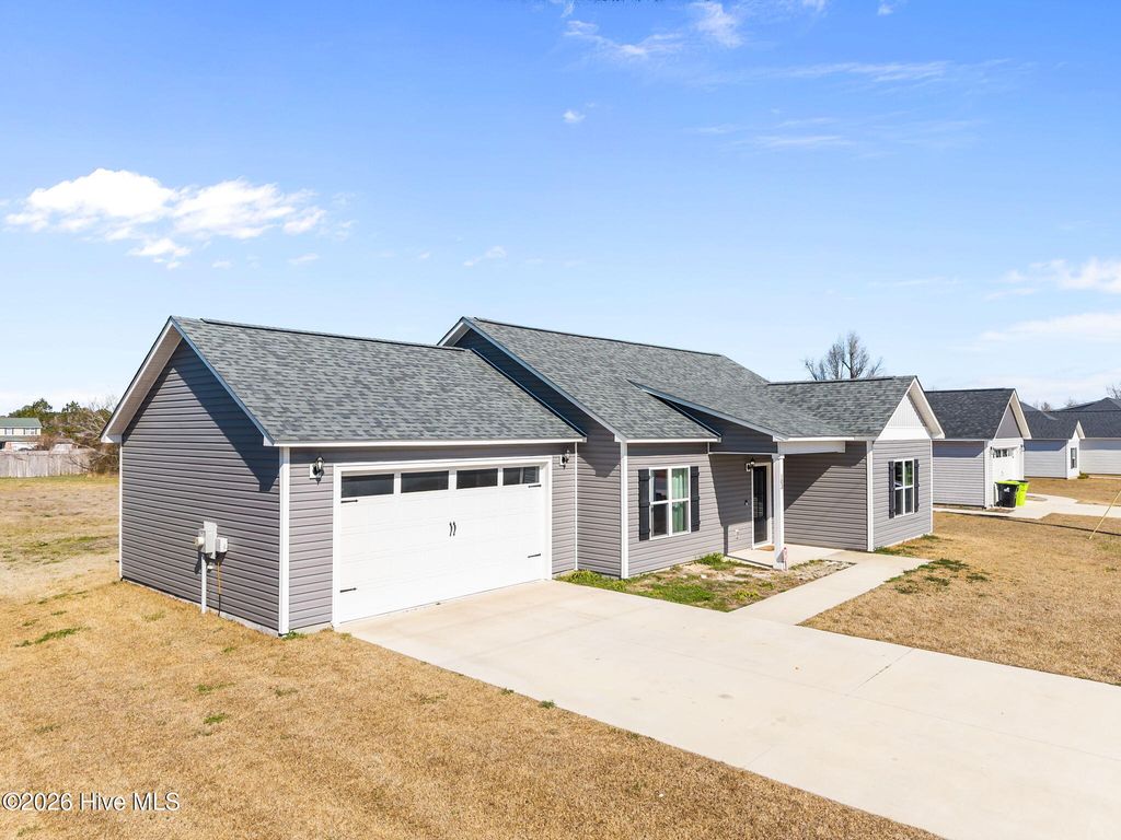 Photo of 103 Adams Landing Way, Maysville, NC 28555 (MLS # 100556650)