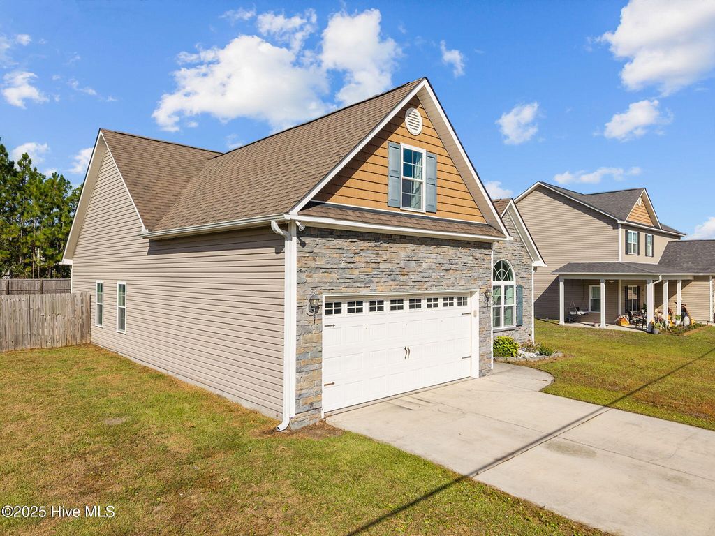 Photo of 257 E Ivybridge Drive, Hubert, NC 28539 (MLS # 100535331)