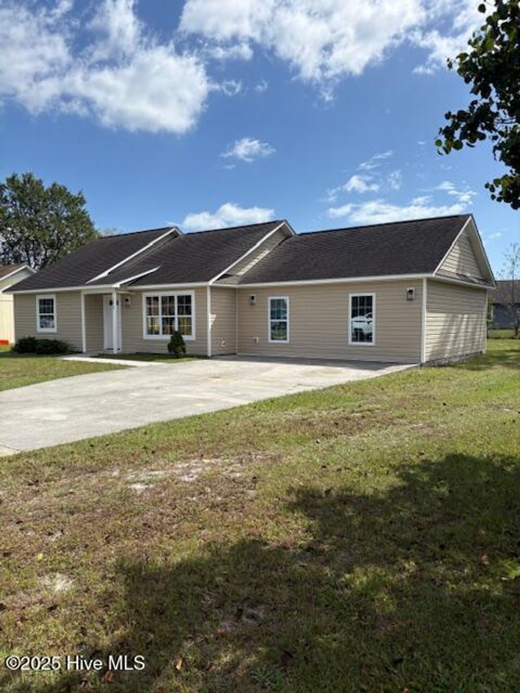 Photo of 306 Foxtrace Lane, Hubert, NC 28539 (MLS # 100530807)