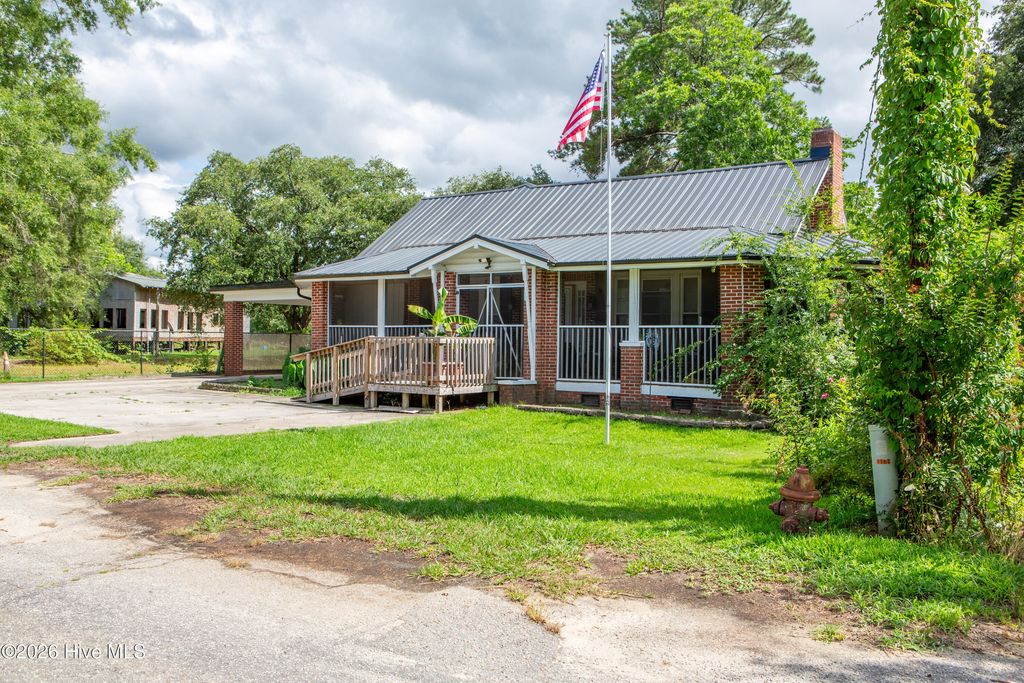 Photo of 211 E Elm Street, Bladenboro, NC 28320 (MLS # 100583292)