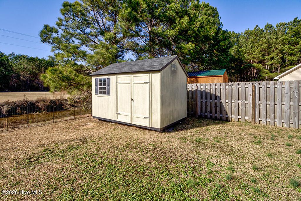 Photo of 215 W Woodbine Terrace, Burgaw, NC 28425 (MLS # 100551045)