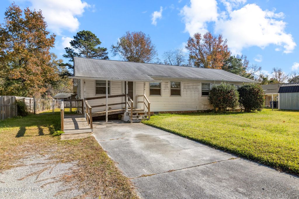 Photo of 114 Cardinal Road, Jacksonville, NC 28546 (MLS # 100543446)