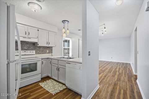 Tiny photo for 2708 S 17th Street #Apt C, Wilmington, NC 28412 (MLS # 100548527)