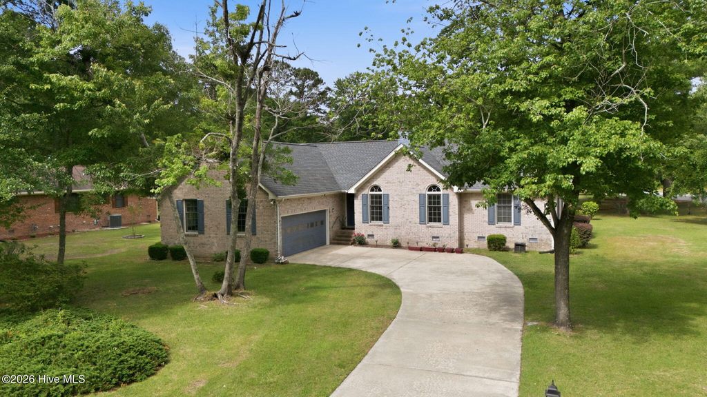 Photo of 600 Winged Foot Court, New Bern, NC 28562 (MLS # 100570801)