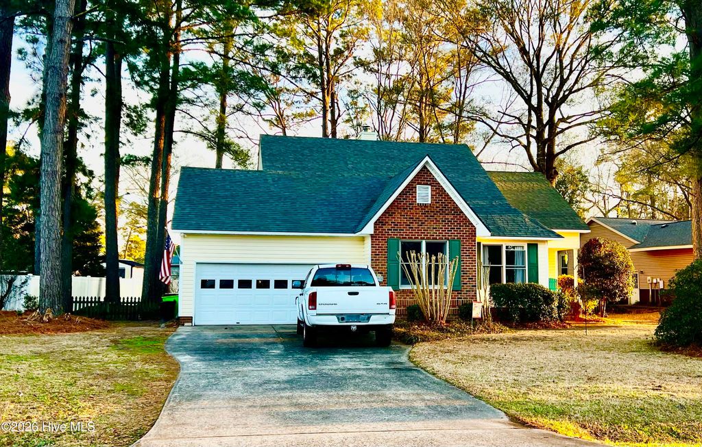 Photo of 813 Plantation Drive, New Bern, NC 28562 (MLS # 100550290)