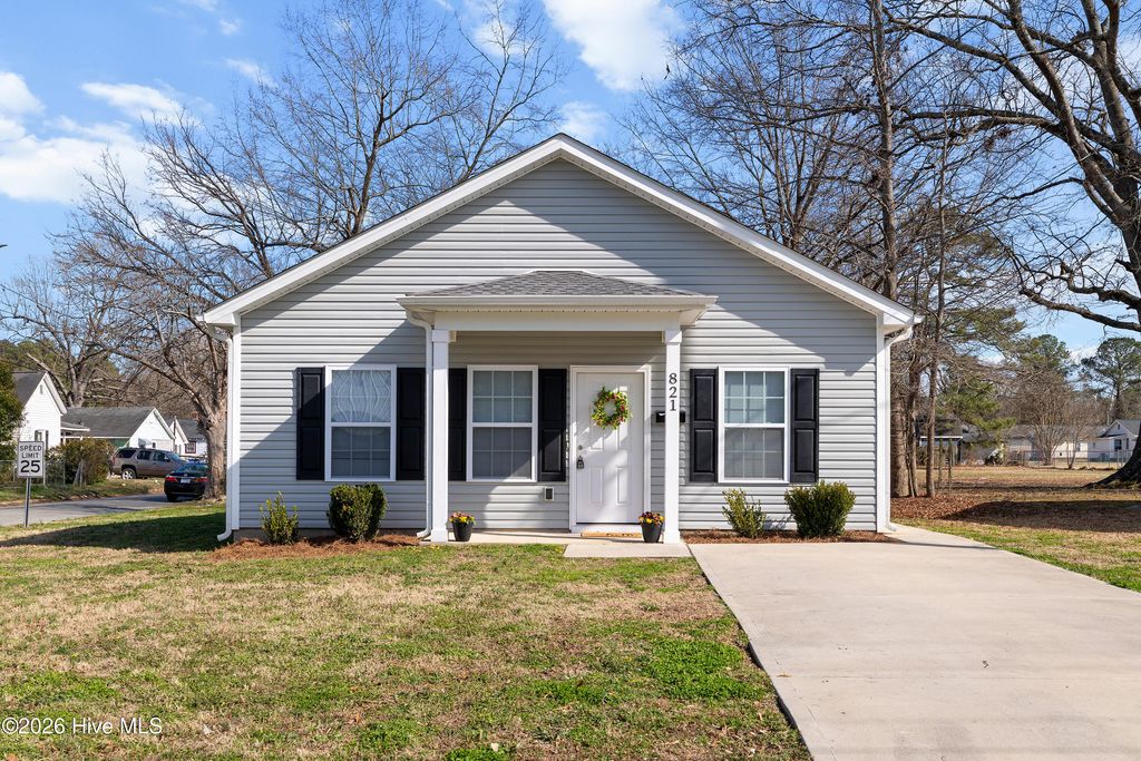 Photo of 821 S 5th Street, Smithfield, NC 27577 (MLS # 100558280)