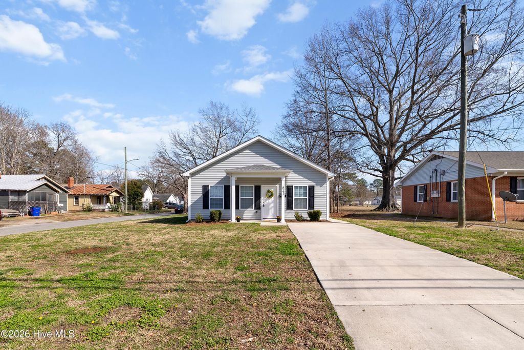 Photo of 821 S 5th Street, Smithfield, NC 27577 (MLS # 100558280)